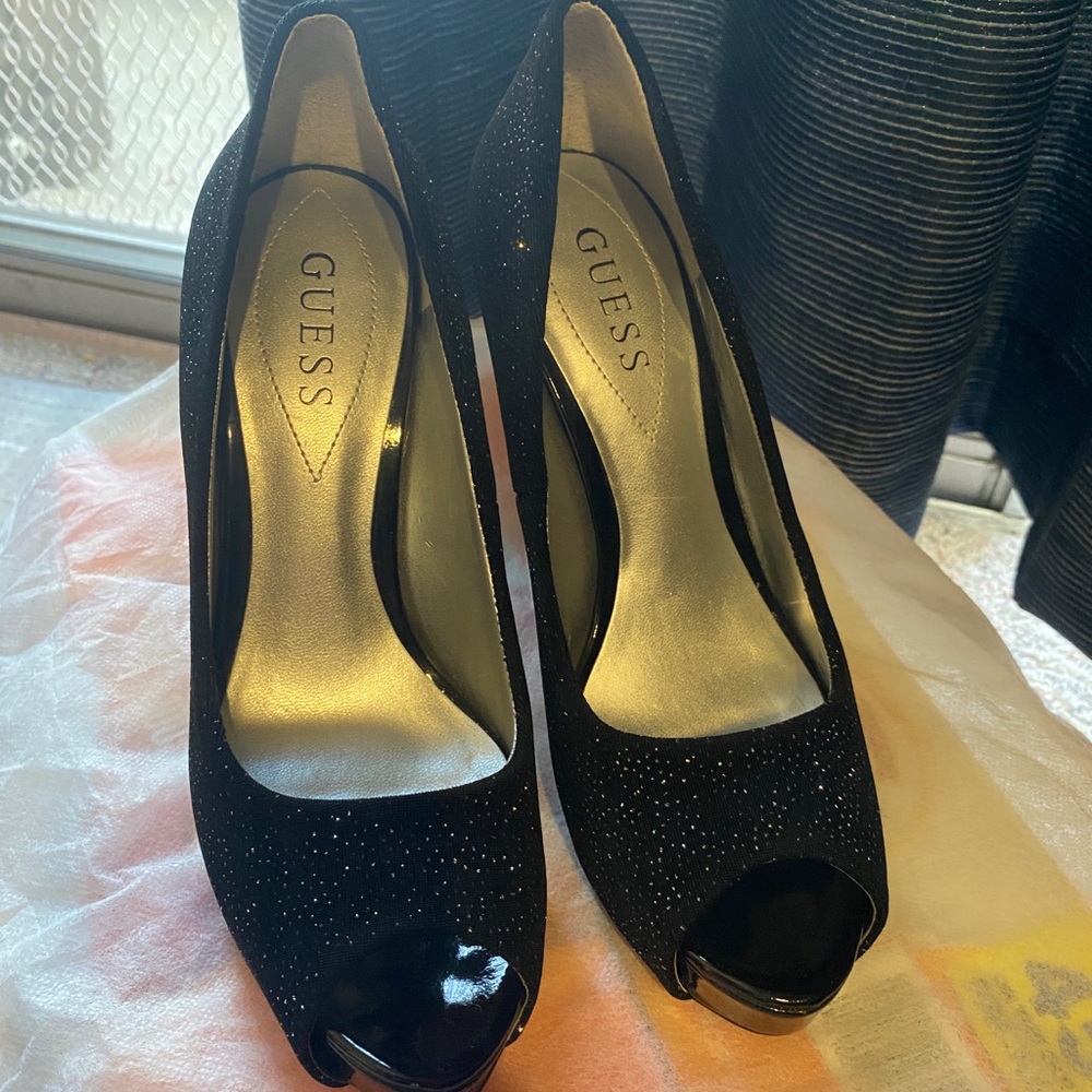 Black sparkling guess shoes size 7